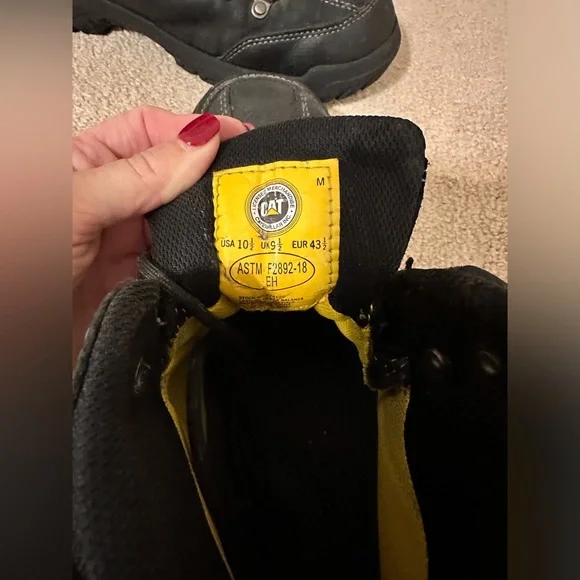 Men’s Caterpillar Boots - Picture 3 of 4